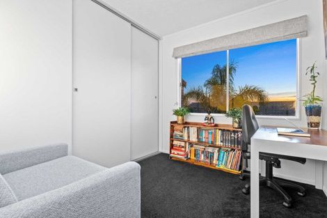Photo of property in 5 Sispara Place, Beach Haven, Auckland, 0626