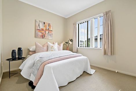 Photo of property in 11 Sunvista Avenue, Oteha, Auckland, 0632