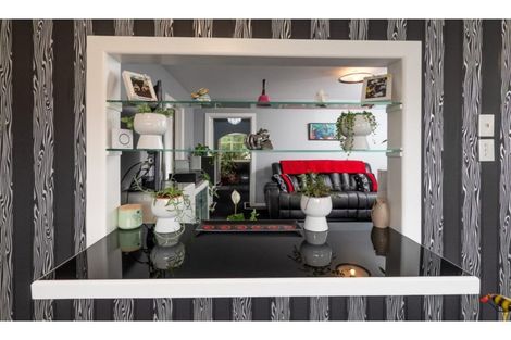 Photo of property in 21 Cross Street, Phillipstown, Christchurch, 8011