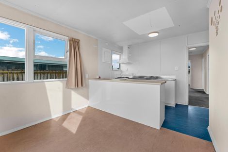 Photo of property in 76 Cambridge Terrace, Papatoetoe, Auckland, 2025