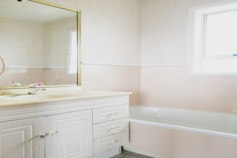 Photo of property in 68b Botany Road, Botany Downs, Auckland, 2010