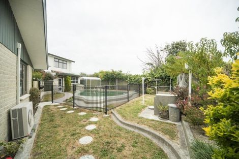 Photo of property in 18 Cecil Place, Cloverlea, Palmerston North, 4412