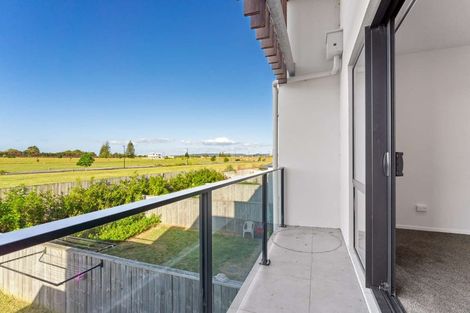 Photo of property in 61 Hayfield Way, Karaka, Papakura, 2113