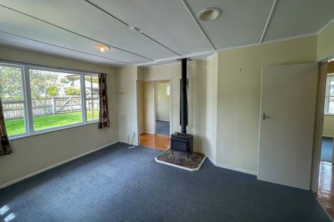 Photo of property in 12 Gill Avenue, Te Atatu Peninsula, Auckland, 0610