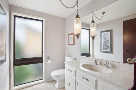 Photo of property in 5 Essington Place, Half Moon Bay, Auckland, 2012