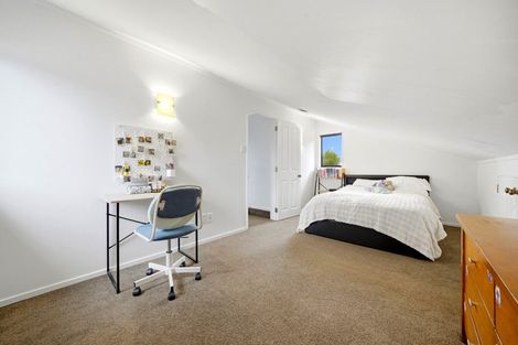 Photo of property in 2/121 Forrest Hill Road, Forrest Hill, Auckland, 0620