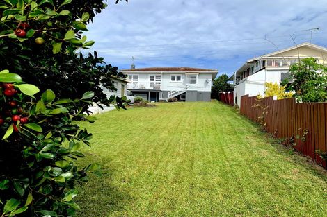 Photo of property in 16 Huruhuru Road, Massey, Auckland, 0614