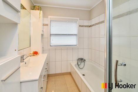 Photo of property in 33 Peretao Rise, The Gardens, Auckland, 2105