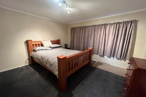 Photo of property in 4/305 Great North Road, Henderson, Auckland, 0612