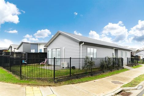 Photo of property in 1 Honour Road, Papakura, 2110