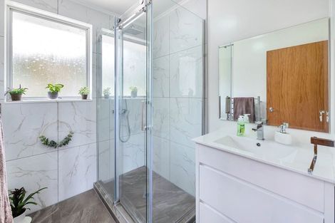 Photo of property in 16 Sequoia Place, Sunnynook, Auckland, 0620