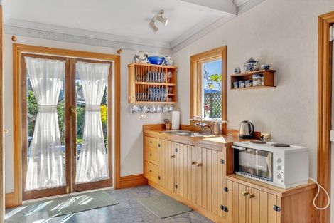 Photo of property in 17 Cambridge Road, Martinborough, 5711