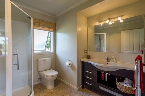 Photo of property in 468 Tararua Road, Levin, 5571