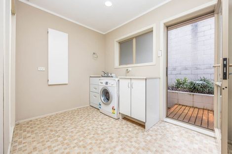 Photo of property in 9a Pendene Place, Forrest Hill, Auckland, 0620