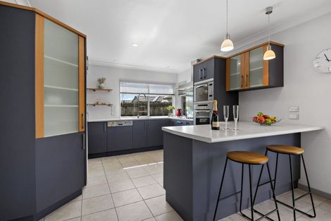 Photo of property in 11 Tolben Place, Golflands, Auckland, 2013