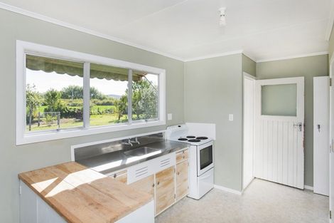 Photo of property in 18 Library Road, Te Karaka, 4022