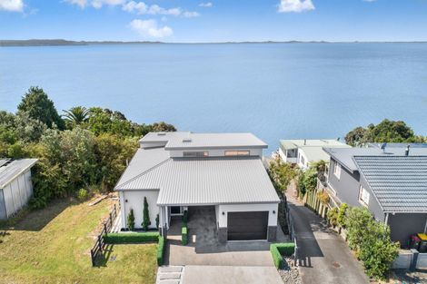 Photo of property in 16 Crispe Road, Clarks Beach, 2122