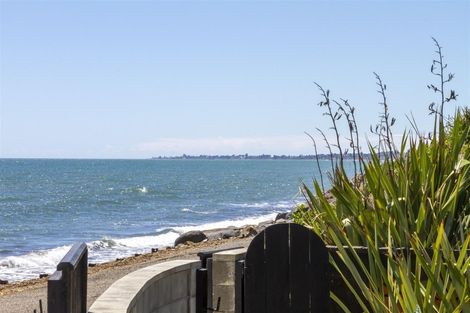 Photo of property in 2/33 Beach Road, Paekakariki, 5034