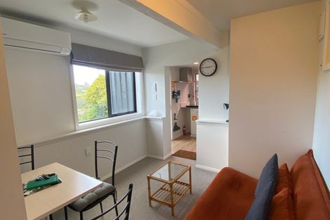 Photo of property in 104 Ruskin Road, Newlands, Wellington, 6037