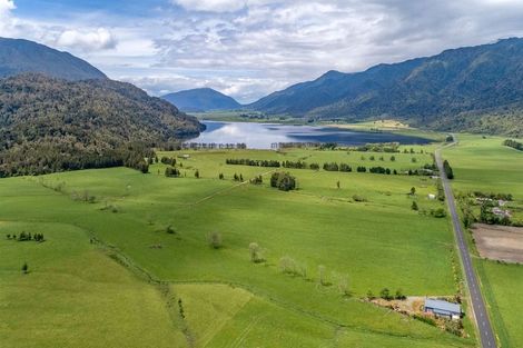 Photo of property in 2568 Lake Brunner Road, Inchbonnie, Kumara, 7875