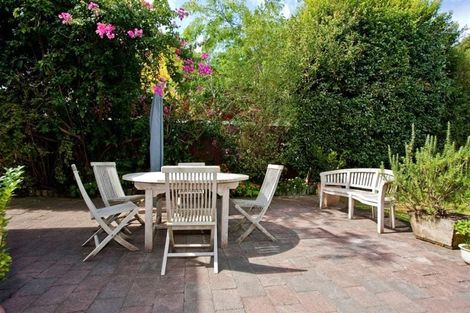 Photo of property in 9 Munstead Place, Hillcrest, Auckland, 0627