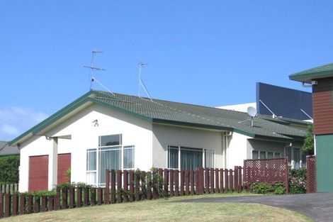 Photo of property in 25 Millstream Drive, Henderson, Auckland, 0610