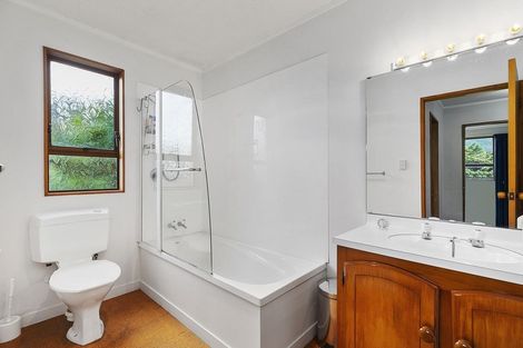 Photo of property in 51 Fyvie Avenue, Tawa, Wellington, 5028