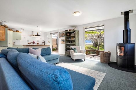 Photo of property in 16 Rangiwhea Road, Waiuku, 2123