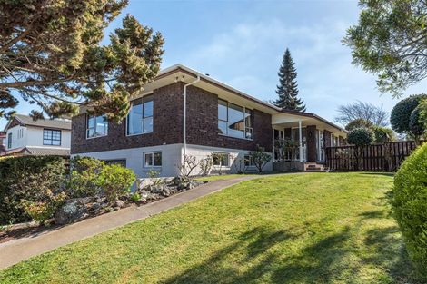 Photo of property in 14 Camberwell Place, Avonhead, Christchurch, 8042