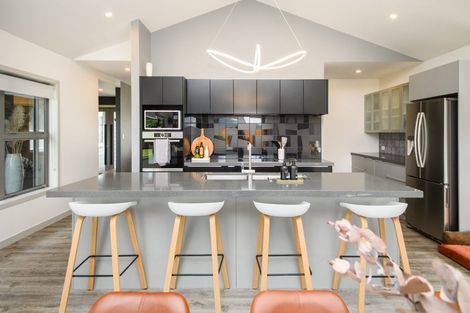 Photo of property in 10 Mediterranean Grove, Fitzherbert, Palmerston North, 4410