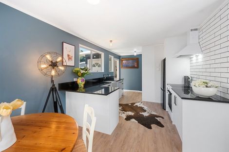 Photo of property in 17 Irwin Place, Kinloch, Taupo, 3377