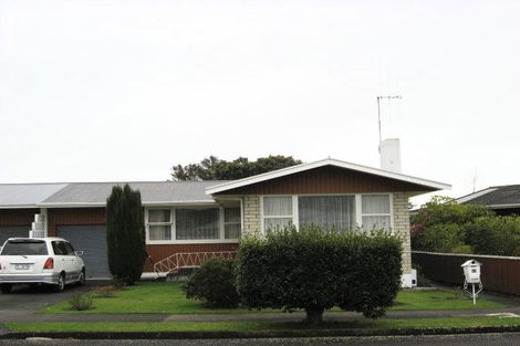 Photo of property in 44 Karaka Crescent, Levin, 5510