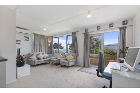 Photo of property in 1/412 East Coast Road, Sunnynook, Auckland, 0630