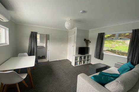 Photo of property in 27 Kellsmere Crescent, Island Bay, Wellington, 6023