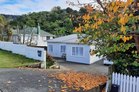 Photo of property in 30 Lincoln Avenue, Tawa, Wellington, 5028