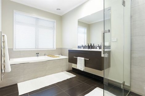 Photo of property in 21 Kahika Grove, Huapai, Kumeu, 0810