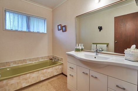 Photo of property in 22 Hind Place, Hokowhitu, Palmerston North, 4410
