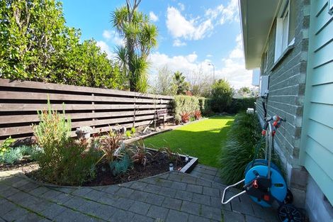 Photo of property in 2/37 Northumberland Avenue, Belmont, Auckland, 0622