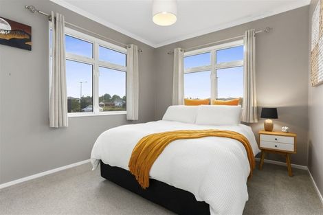 Photo of property in 21 Kahika Grove, Huapai, Kumeu, 0810