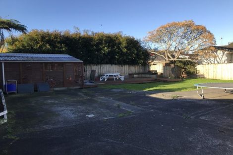 Photo of property in 28 Coles Crescent, Papakura, 2110