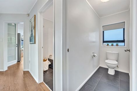 Photo of property in 11 Raphael Place, West Harbour, Auckland, 0618