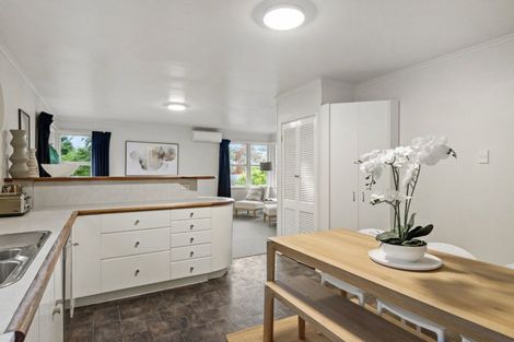 Photo of property in 72 Blakeborough Drive, Forrest Hill, Auckland, 0620