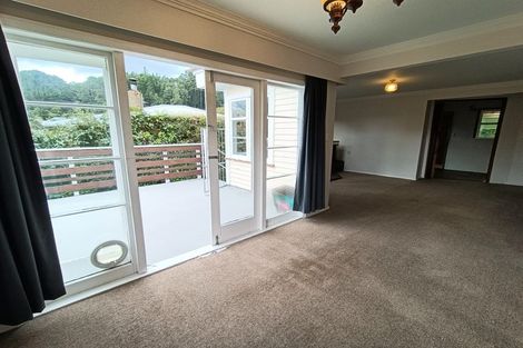 Photo of property in 136 Wyndham Road, Pinehaven, Upper Hutt, 5019
