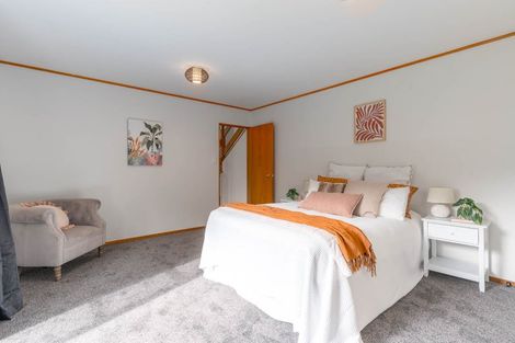 Photo of property in 15 Duval Grove, Tawa, Wellington, 5028