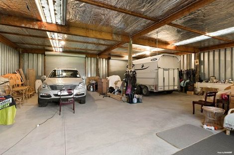 Photo of property in 290 Waitakere Road, Taupaki, 0782