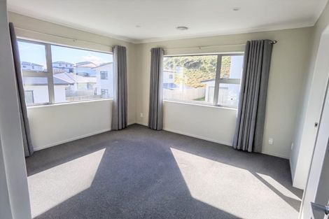 Photo of property in 5a Sandino Place, Grenada Village, Wellington, 6037