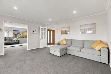 Photo of property in 9 Sandel Rise, Merrilands, New Plymouth, 4312