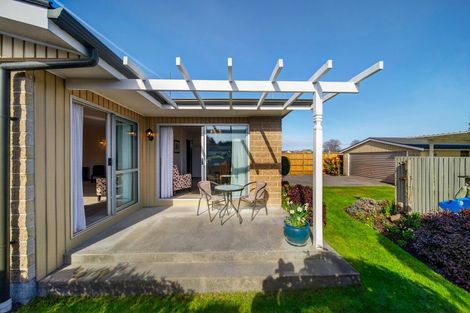 Photo of property in 73 Crofton Road, Harewood, Christchurch, 8051