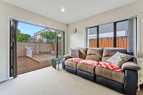 Photo of property in 1/52 Taharoto Road, Takapuna, Auckland, 0622