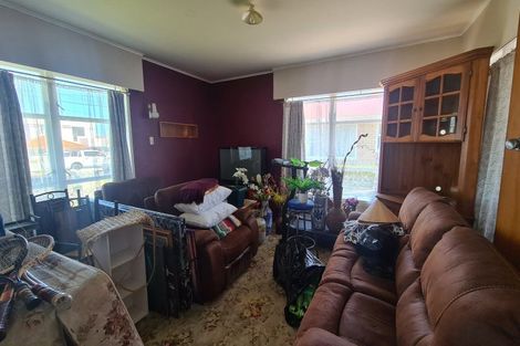 Photo of property in 17 Fox Street, Opunake, 4616